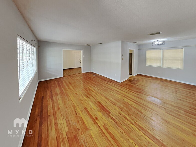 Building Photo - 809 Woodside Ave