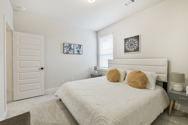 Building Photo - 9243 Trimble Lndg Dr