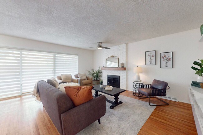 Building Photo - **Great Home** 3 Bed | 2 Bath | NE Heights | Quiet Neighborhood, Prime Location