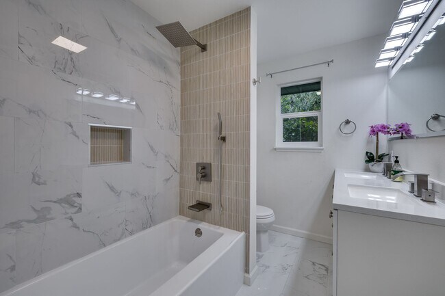 Building Photo - Beautifully Remodeled 3-Bedroom Home in a ...