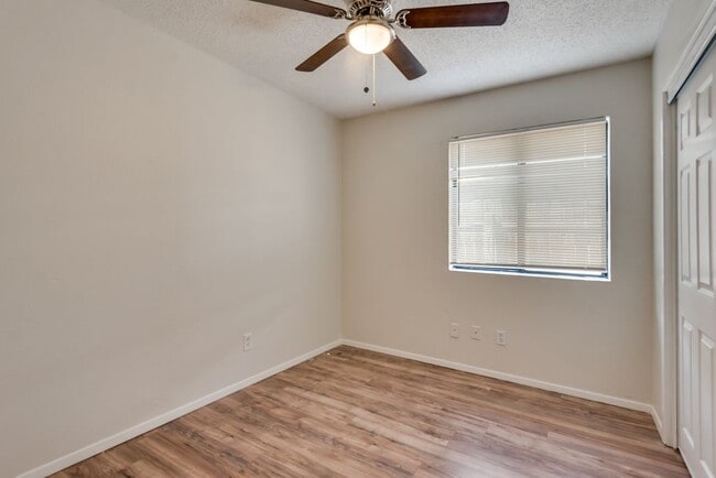 Building Photo - 1833 Bolingbroke Pl