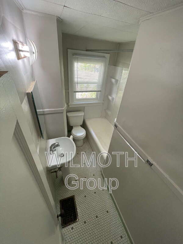 Building Photo - Emerson Avenue 841