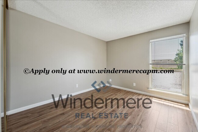 Building Photo - Easy Living in a Cozy West Sac Community!