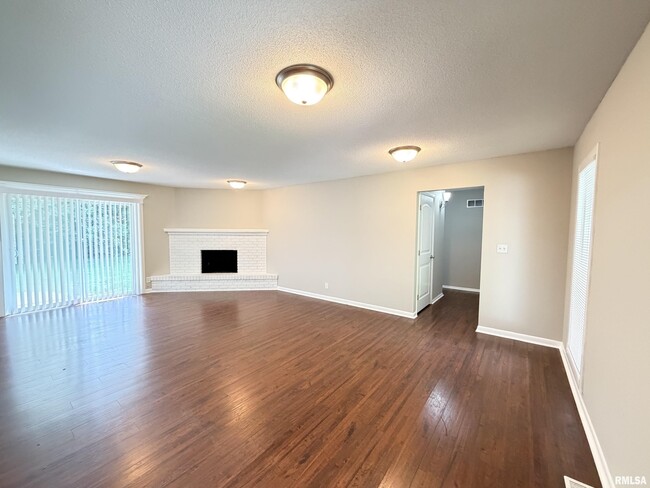 Building Photo - 122 W Morningside Dr