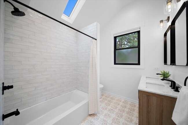 Building Photo - 4072 Bunker Ln