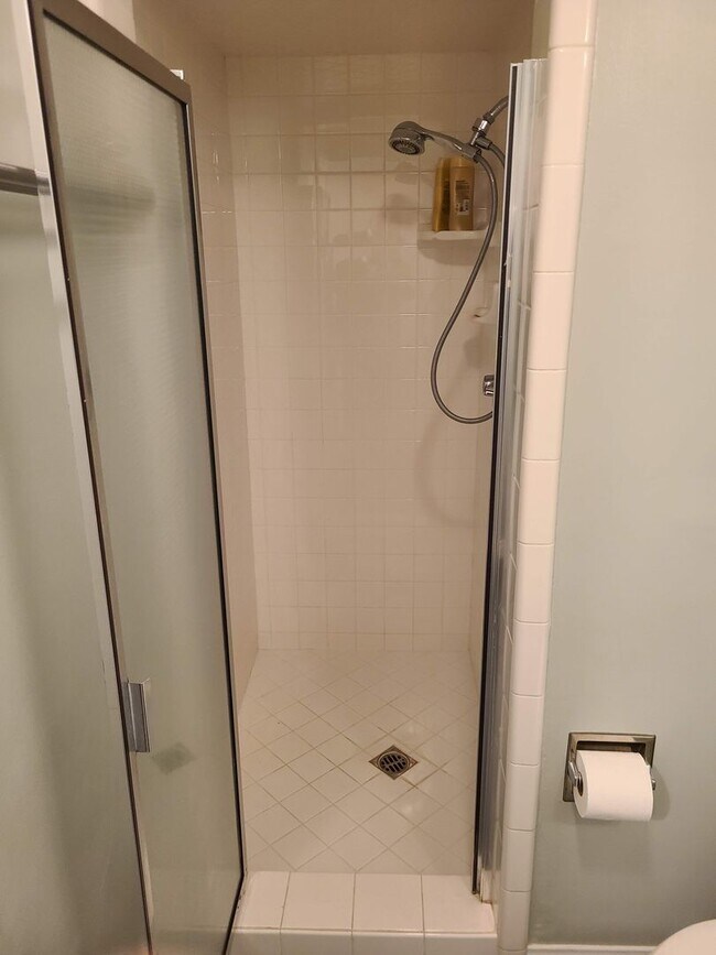 Building Photo - 1200