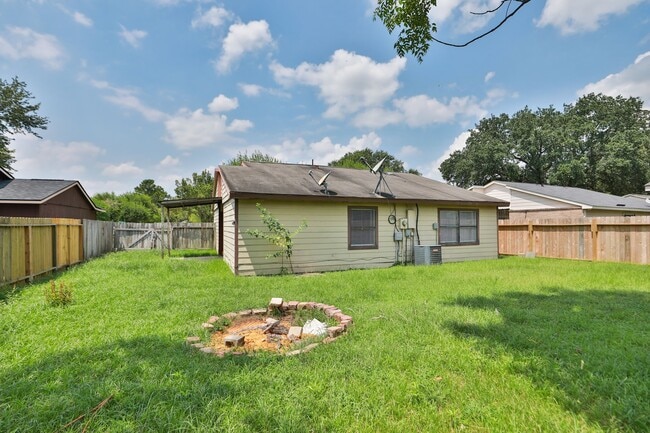 Building Photo - 17518 Bullis Gap Dr