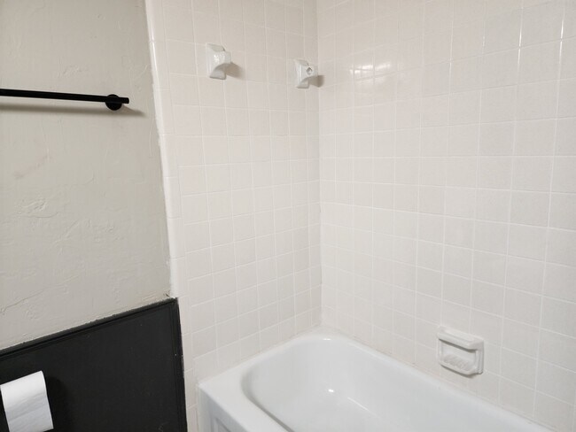 Building Photo - 1109 S Bouziden Dr