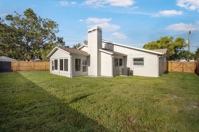Building Photo - Charming 3?Bed,?2?Bath Home in Apollo Beac...