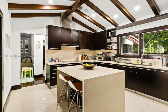 Building Photo - 2 SW 24th Rd