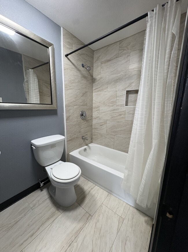 Building Photo - 711 Pasadena Fwy