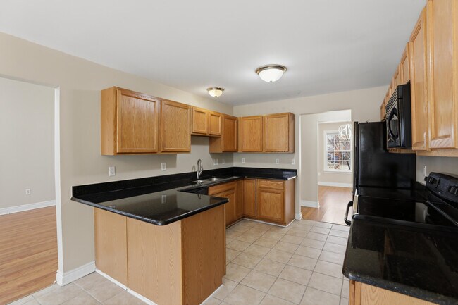 Building Photo - 35900 Abbey Dr