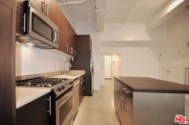 Building Photo - 849 S Broadway