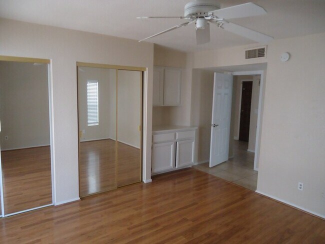 Building Photo - Nice 2/2 plus a den in Turtle Rock 6 for l...