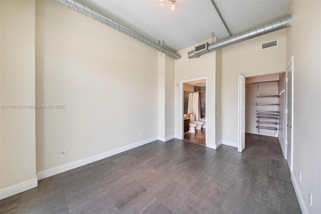 Building Photo - 3029 NE 188th St