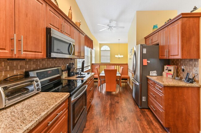 Building Photo - 9553 Shadybrook Dr