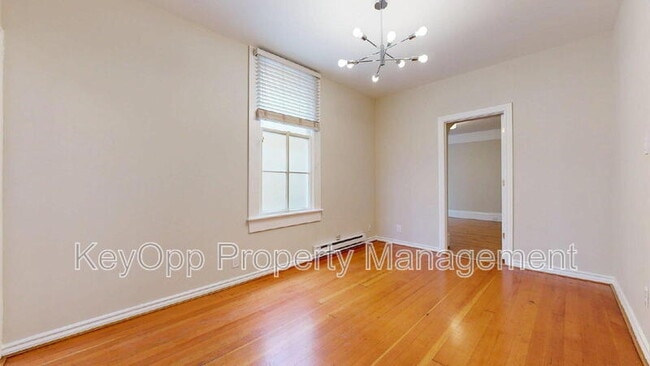 Building Photo - 1412 Lyon St