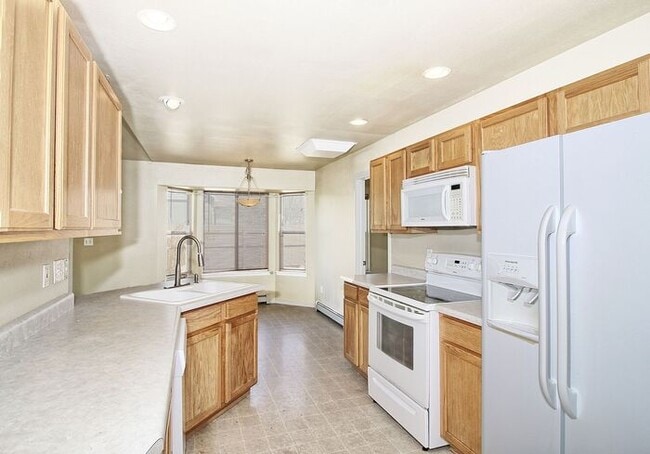 Building Photo - Beautiful 3 bedroom Fruita Home