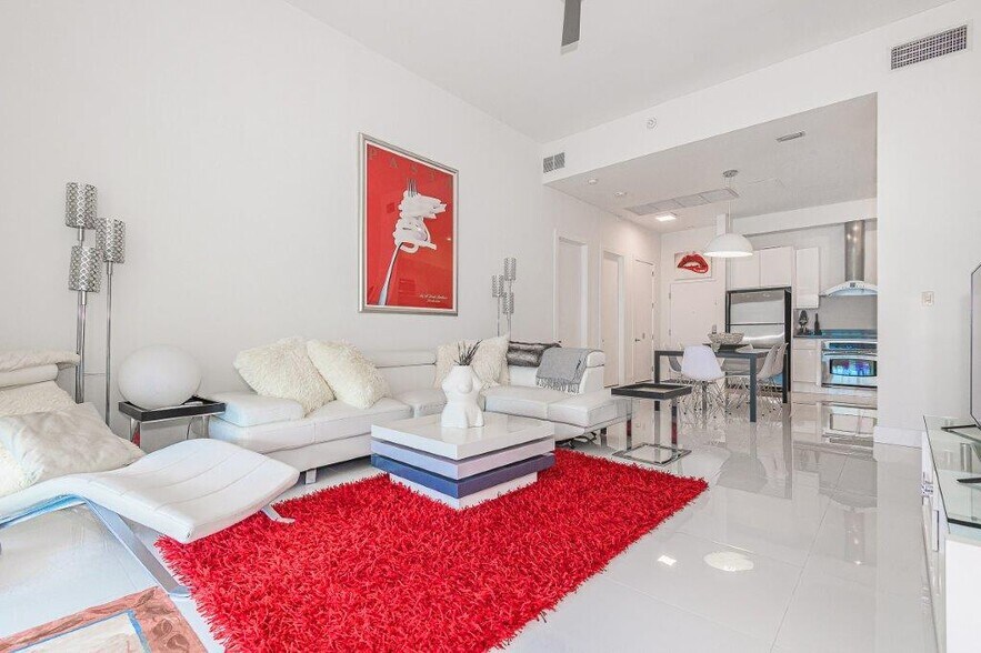 Building Photo - 2301 Collins Ave