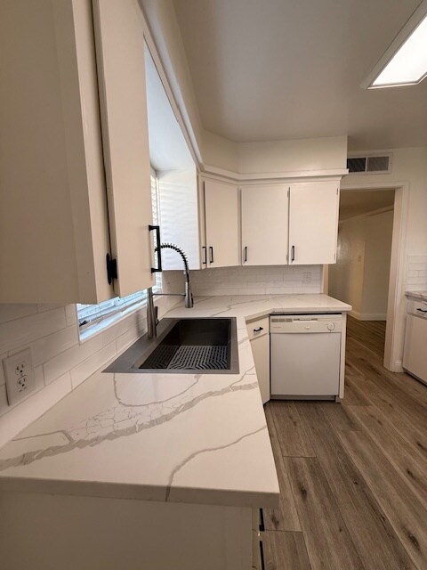 Building Photo - 4802 W Kaweah Ave