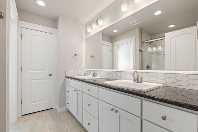 Building Photo - GORGEOUS Duplex in Payette w/3 Bedrooms & 2.5 Baths