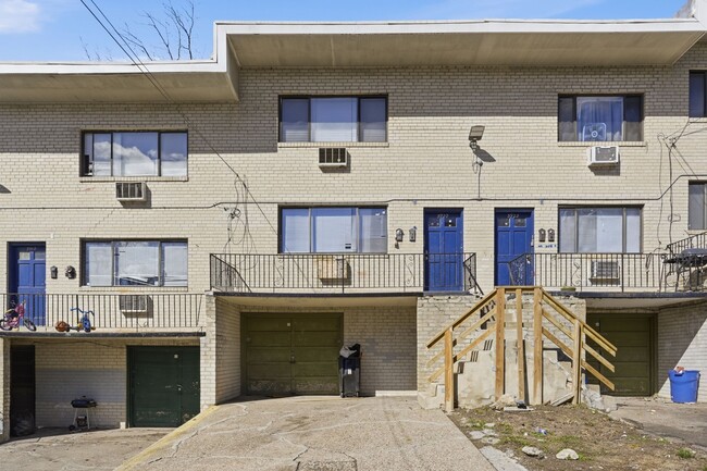 Building Photo - Fernrock Apartments