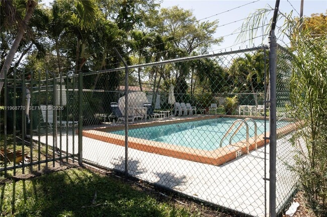 Building Photo - 1290 NE 119th St