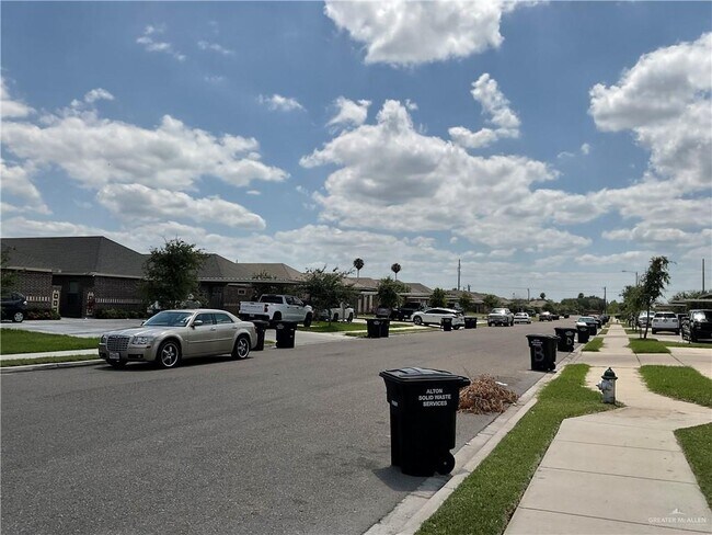 Building Photo - 19 W Garfield Ave