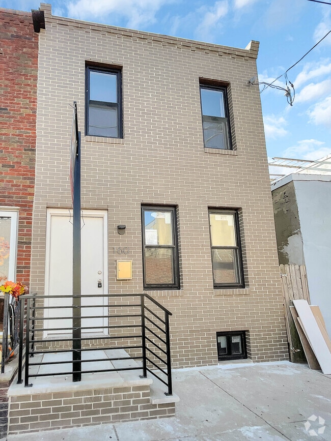 Building Photo - 160 McClellan St