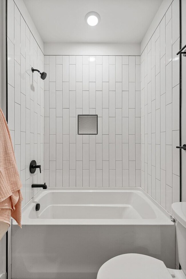 Building Photo - 1758 S Highland Park Ave