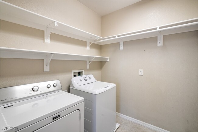 Building Photo - 2464 Sturrock Dr