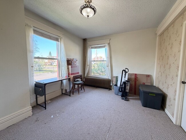 Building Photo - 1st Floor 2 Bedroom Apartment w/ Private Basement - Available July 1st
