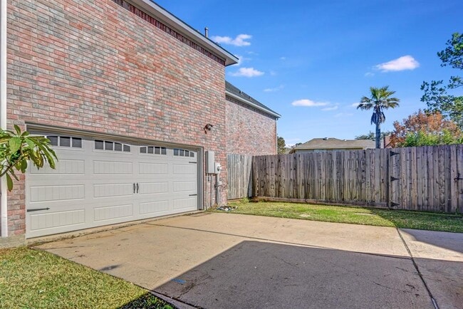 Building Photo - 2409 Daytona Ct