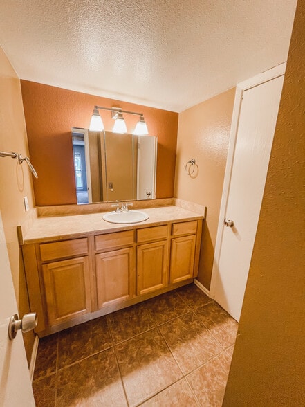 Building Photo - 9797 E Peakview Ave