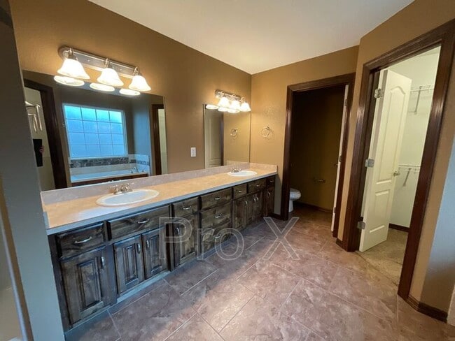 Building Photo - 1301 April Crossing