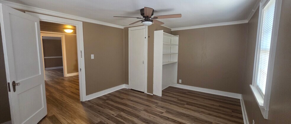 Bedroom w/Walk-in Closet and Bookshelf - 7043 S Goddard Rd