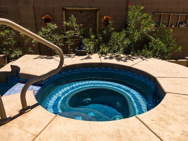 Building Photo - Furnished pool home for rent!