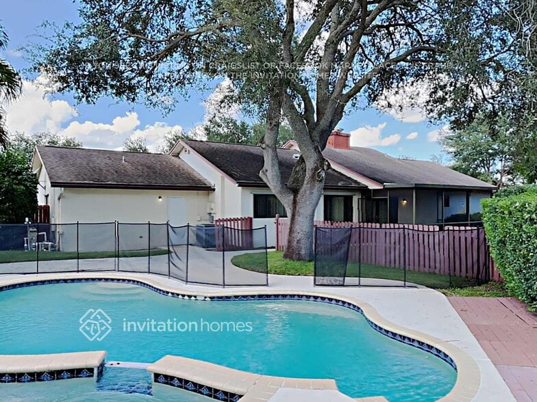 Building Photo - 10226 SW 49th Pl