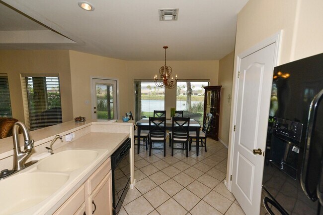 Building Photo - 10 Golf House Rd