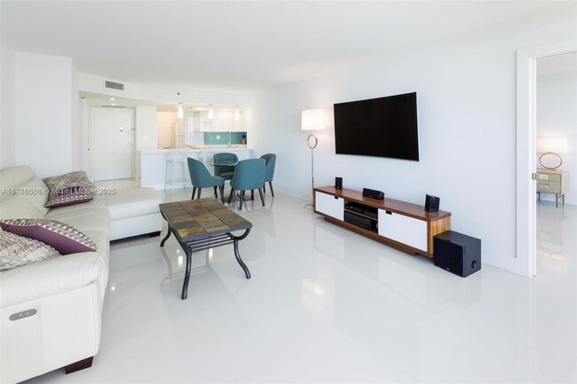 Building Photo - 1717 N Bayshore Dr
