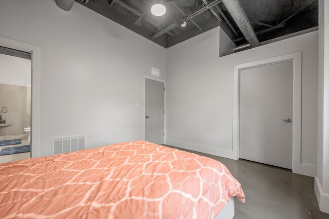 Building Photo - 480 Skain Ave