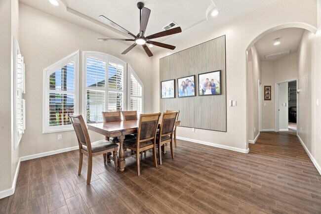 Building Photo - 14728 Redwood Springs Dr