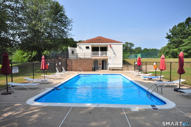 Building Photo - 71 Wellington Dr