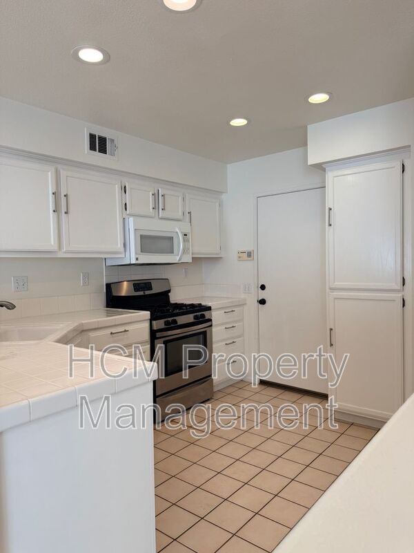 Building Photo - 22 Carlsbad Ln