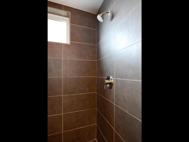 Building Photo - 2612 W 12th St