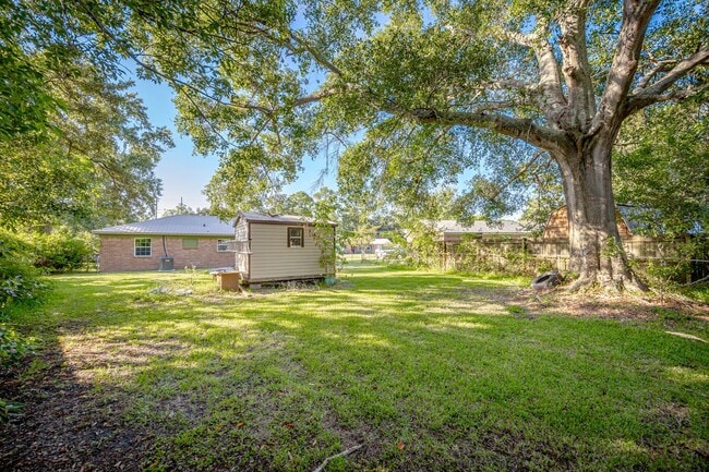 Building Photo - 3 Bed 1 Bath Home In Pascagoula - New Appliances