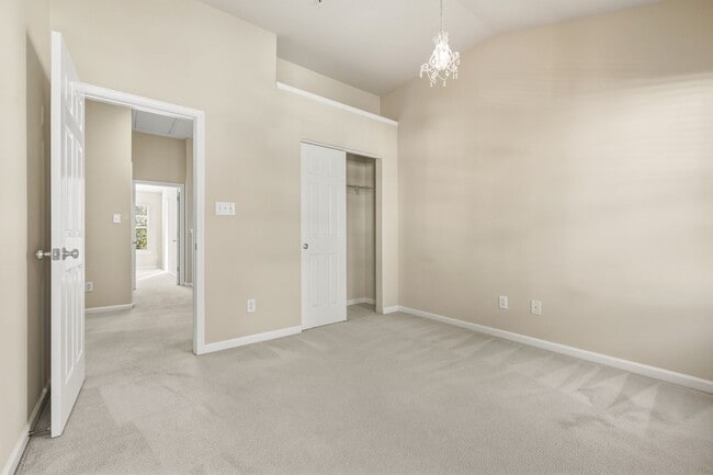 Building Photo - Bright and Spacious 3-Bed Home Near Homest...