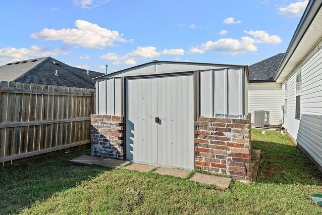 Building Photo - 3409 SW Picasso Blvd