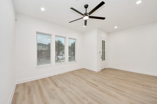 Building Photo - 5137 Pederson St
