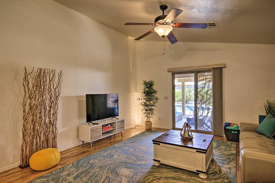 Building Photo - 1021 S 167th Ln